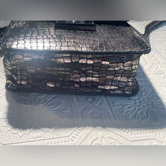 Emily and Noah Black Silver Adjustable cross-body metallic purse - Picture 5 of 16